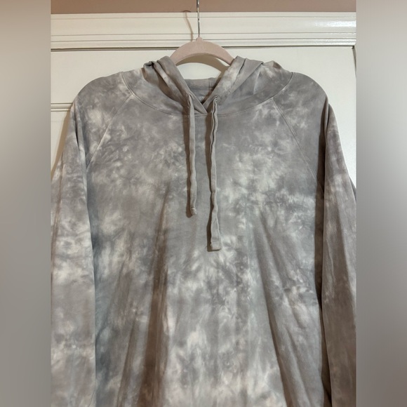 Old Navy Lightweight Specially Dyed Jersey Pullover Hoodie - Picture 4 of 5